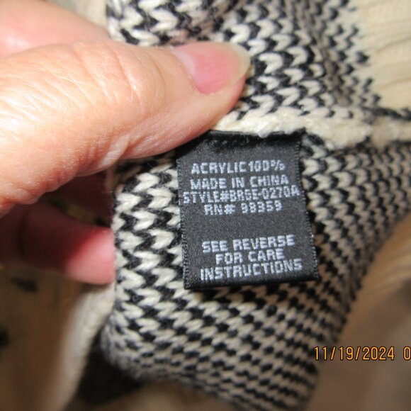 MADDISON SIZE LARGE SWEATER~CREAM & BLACK DESIGN - Picture 4 of 7